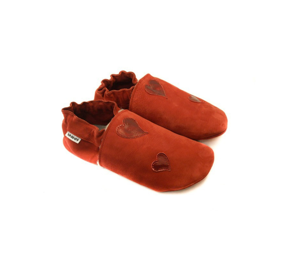 Kožené capačky Tomar červené srdcia