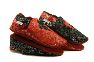 Kožené capačky Tomar motýľ na čiernej