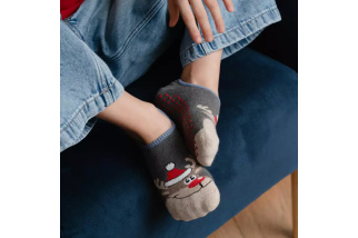 Detské vianočné protišmykové ponožky so sobom - sivé