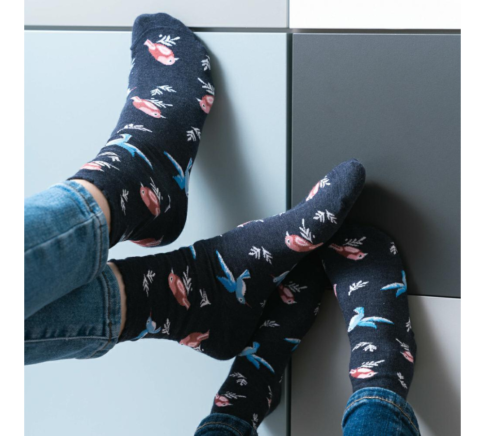 Bavlnené dievčenské ponožky s vtáčikmi - tmavosivé